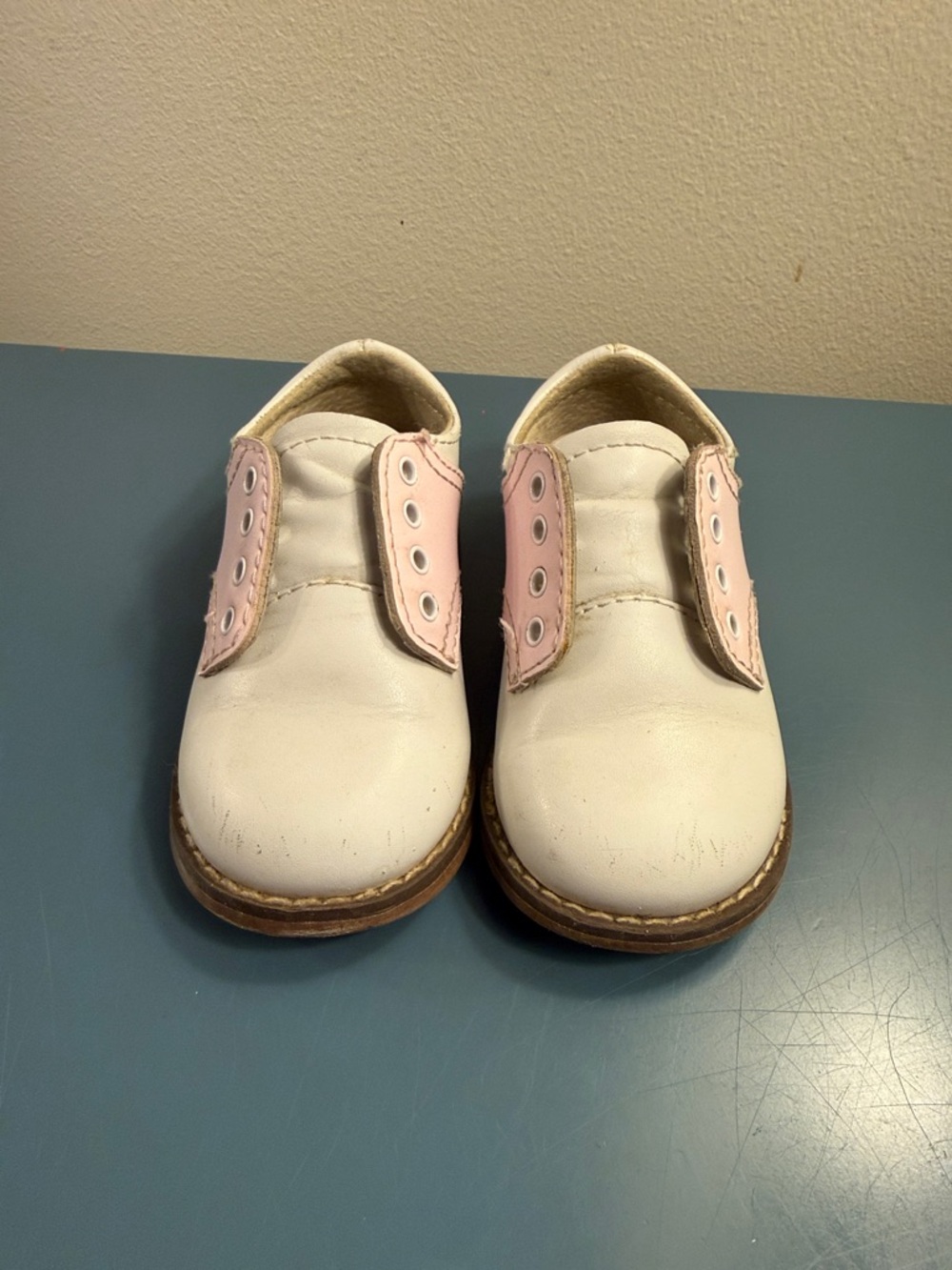 FootMates White and Pink Toddler Dress Oxfords